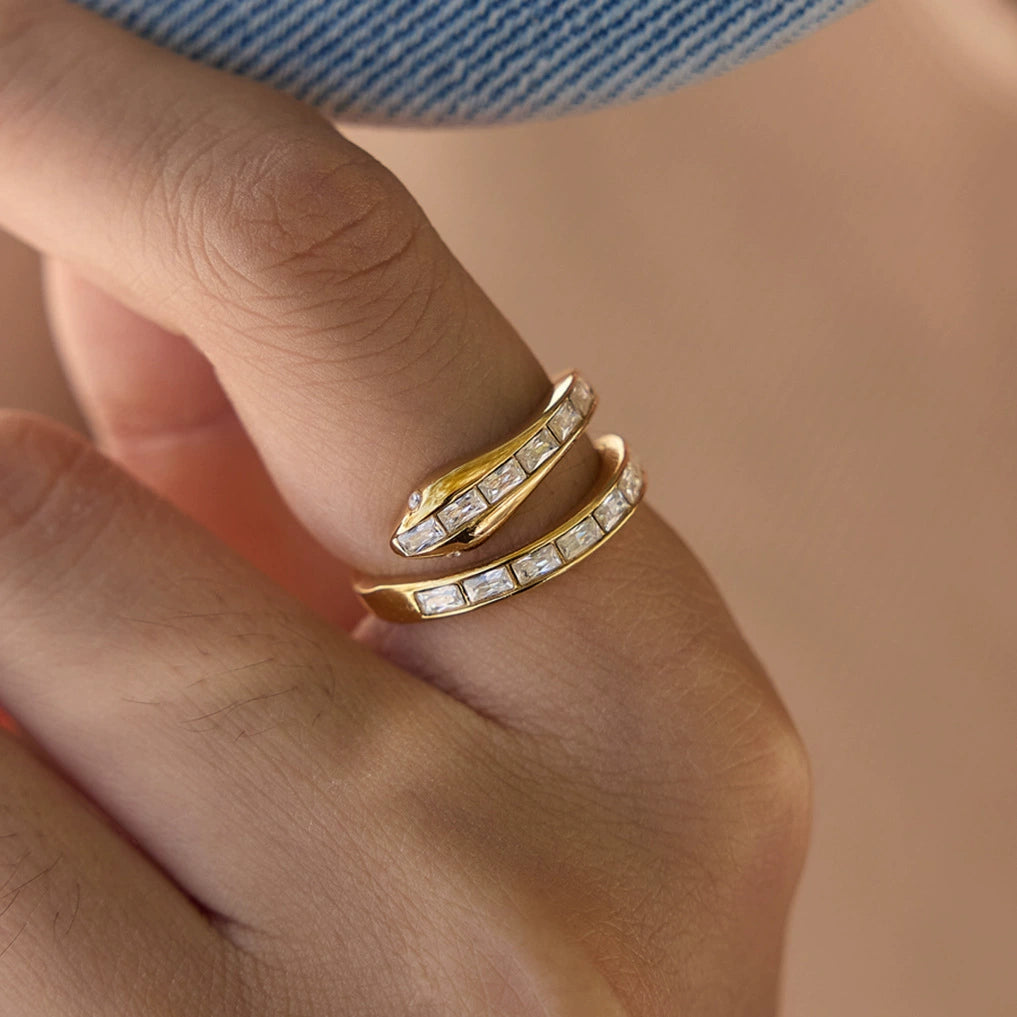 Serpenta Ring