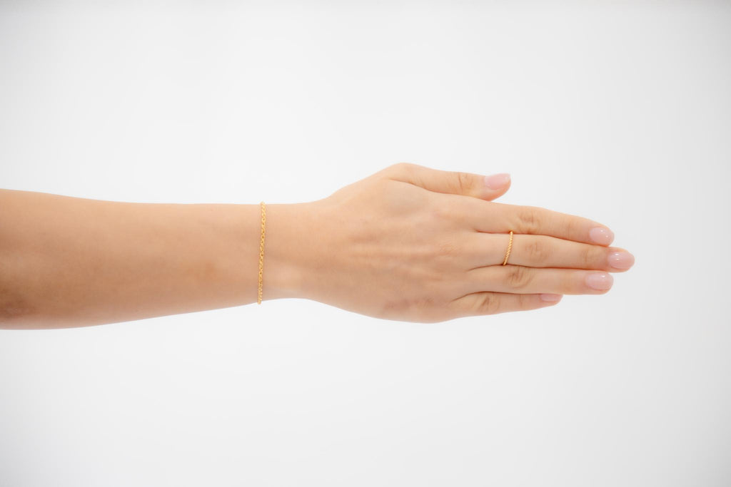 Thin Twisted Luv Ring - Gold