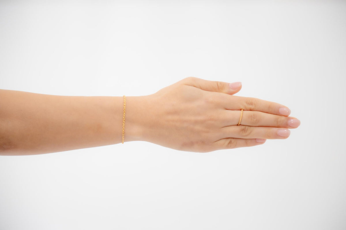 Thin Twisted Luv Ring - Gold