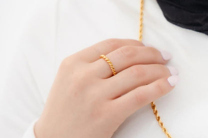Thick Twisted Luv Ring - Gold